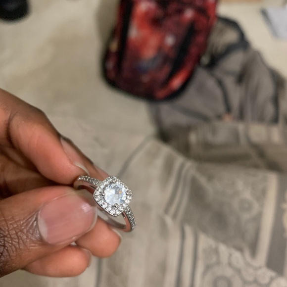 2 Diamond Engagement Rings - Picture 2 of 2